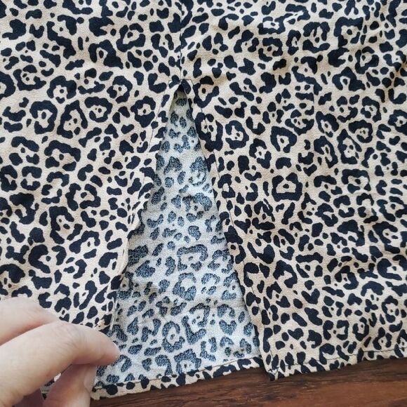 Reformation Leopard Print Chic Edgy Feminine Boho Bold Trendy Mini Skirt Size 6 - Picture 2 of 7
